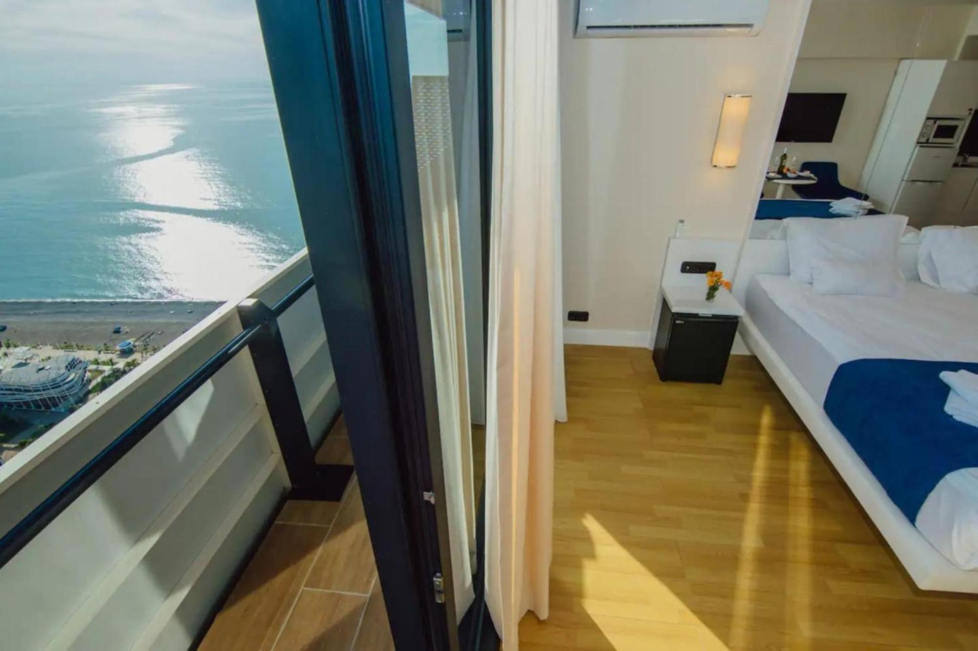Relax And Unwind Premier Sea View Aparthotel In Batumi Exterior photo
