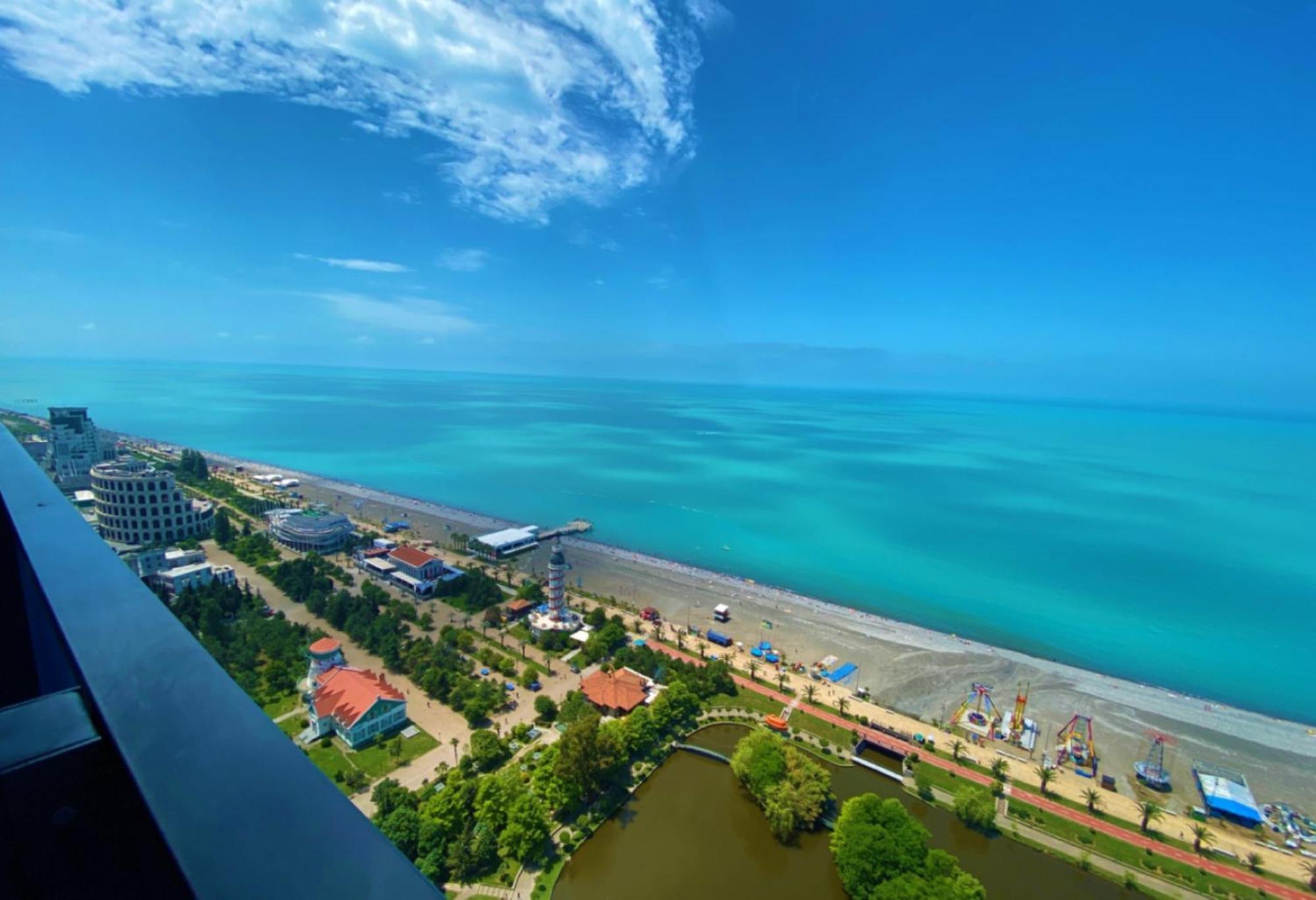 Relax And Unwind Premier Sea View Aparthotel In Batumi Exterior photo